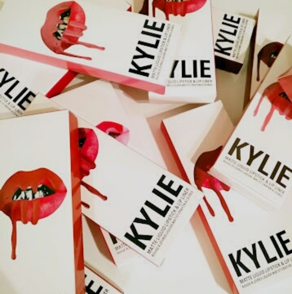 KYLIE LIP KIT in HOT Posie K! Sooo.BERRY Beautiful - Picture 6 of 7